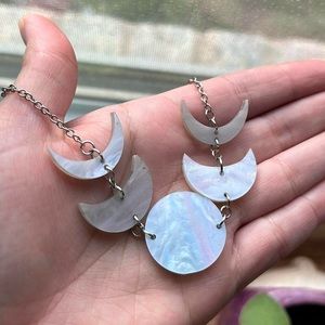 Blue glitter resin necklace